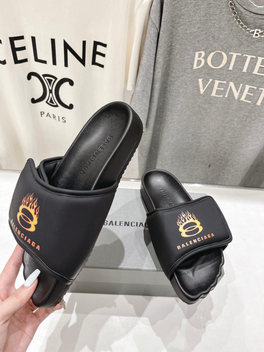 SLIDE SANDALS IN BLACK NYLON AND RUBBER YELLOW PRINT - 35