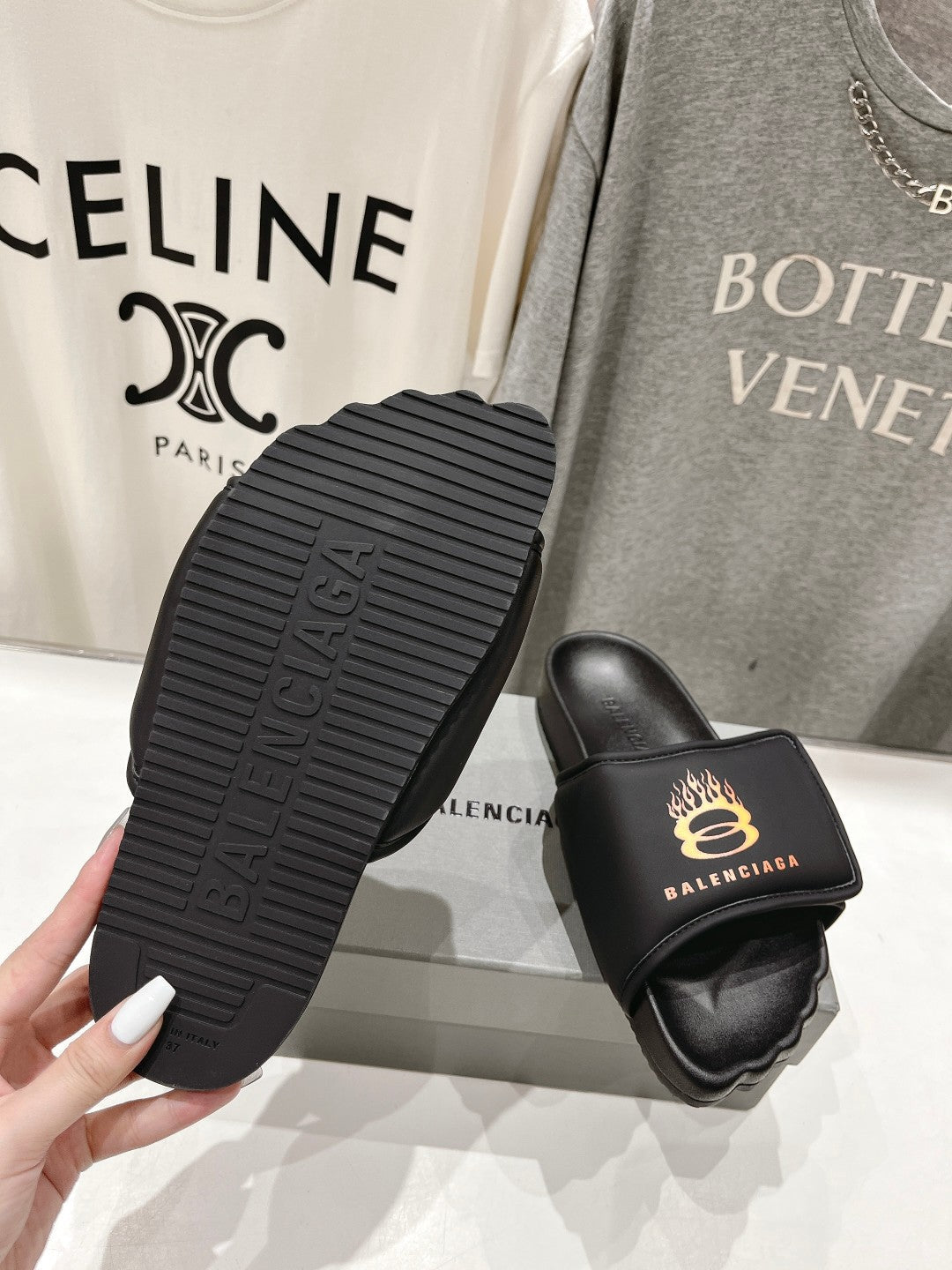 SLIDE SANDALS IN BLACK NYLON AND RUBBER YELLOW PRINT - 35