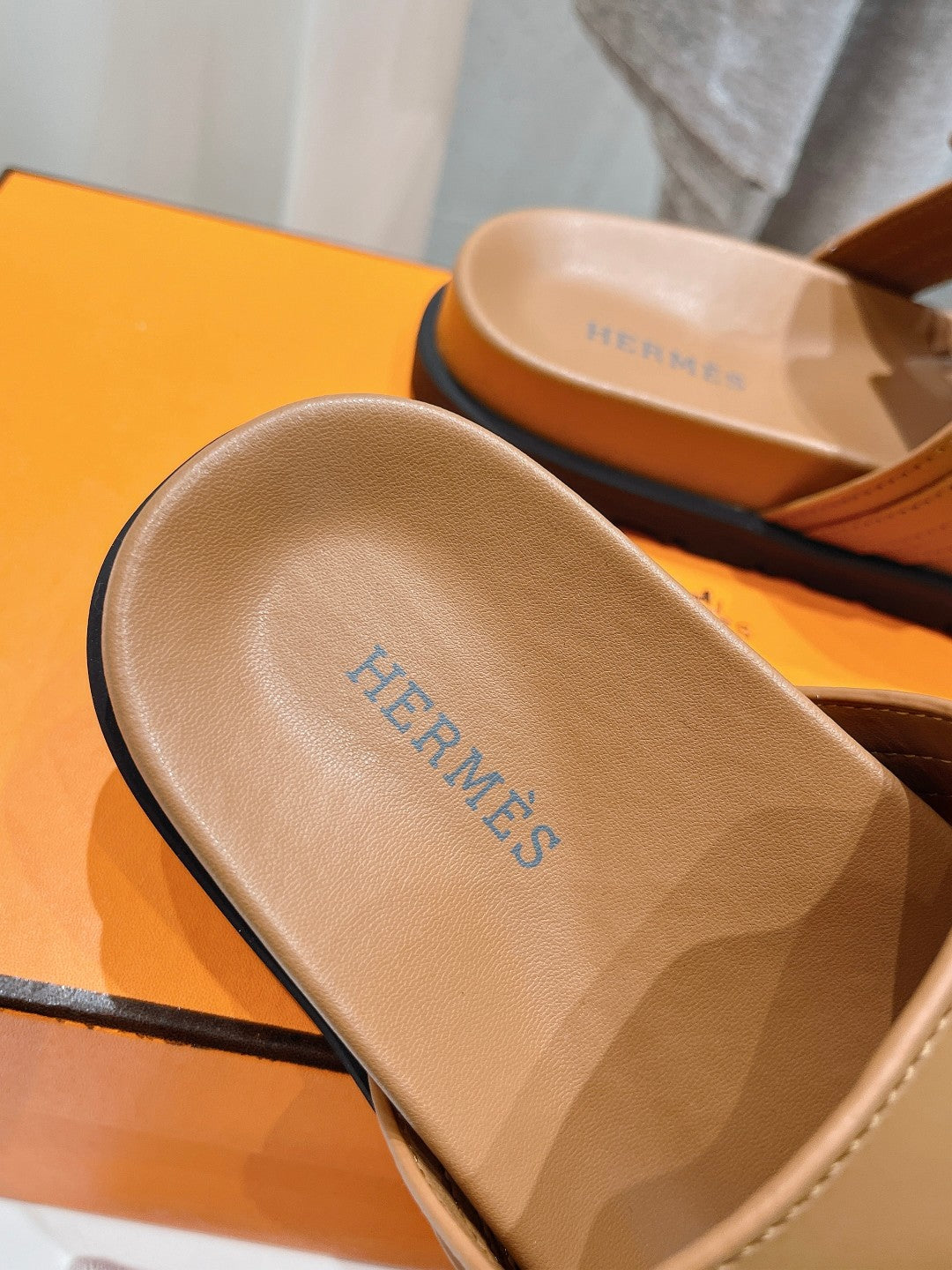 EMPIRE SANDAL CARAMEL CALFSKIN - 35