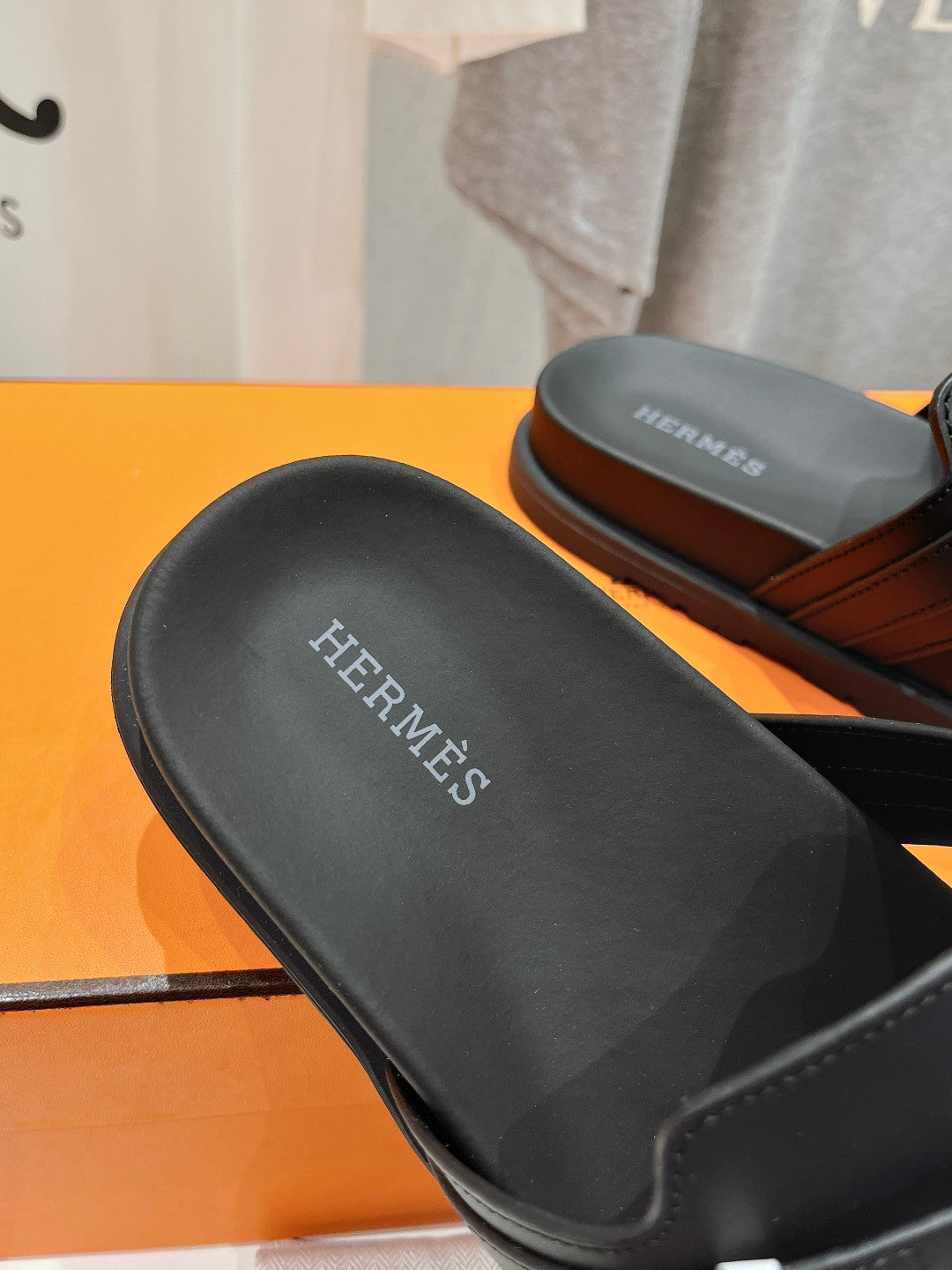 EMPIRE SANDAL BLACK CALFSKIN - 35
