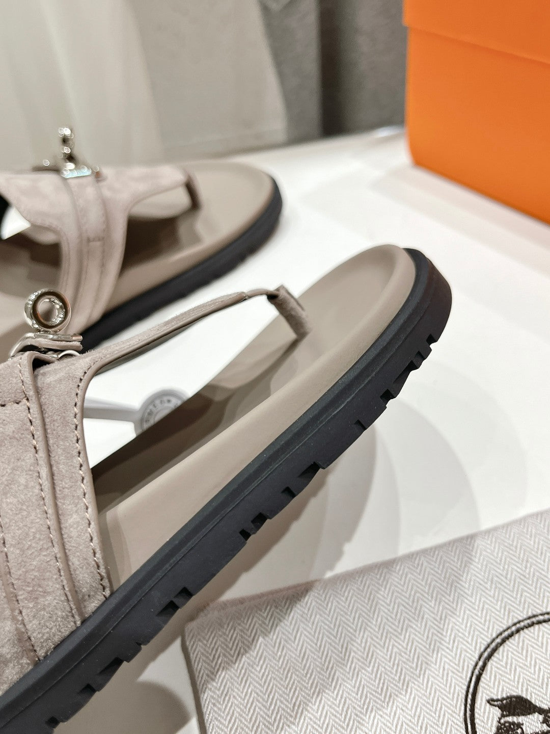 EMPIRE SANDAL LIGHT GRAY SUEDE - 35