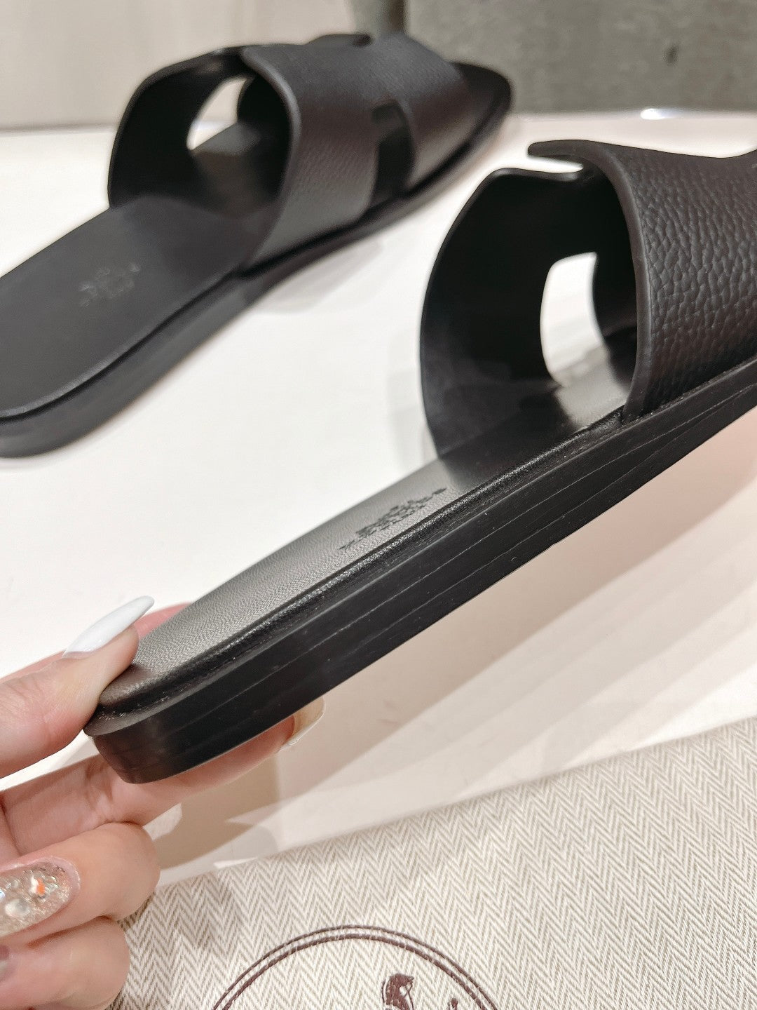 IZMIR SANDAL BLACK LAMBSKIN - 35