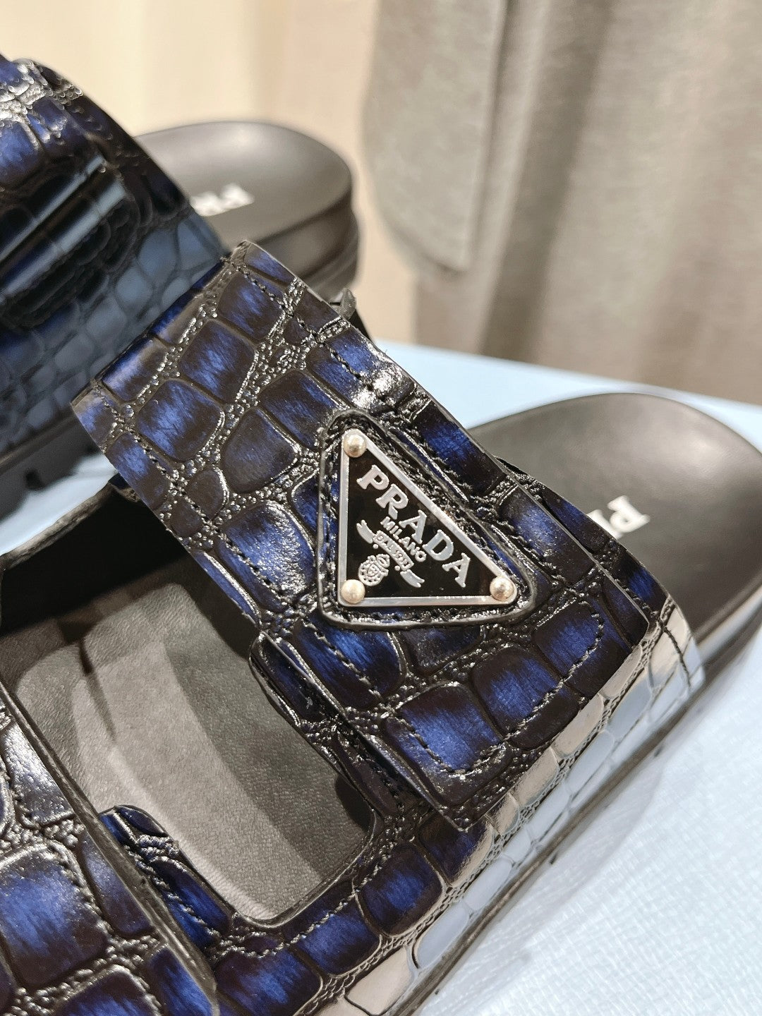 PRA CROCODILE LEATHER MOTIF SANDALS BLACK AND LAPIS CALFSKIN - 35