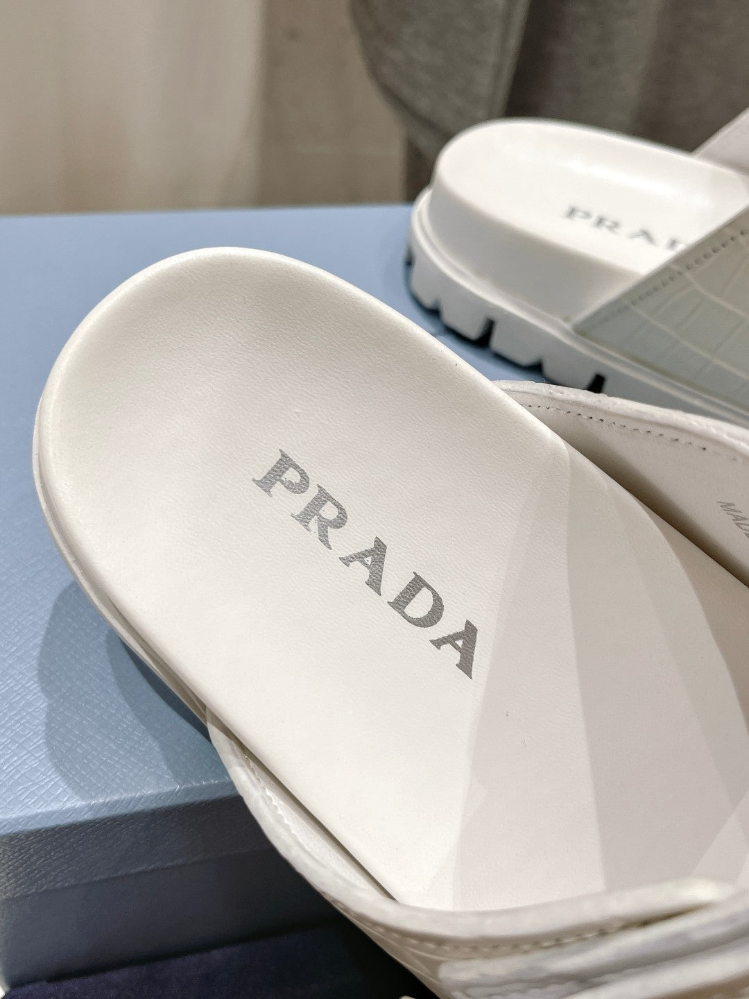 PRA CROCODILE LEATHER MOTIF SANDALS WHITE CALFSKIN - 35