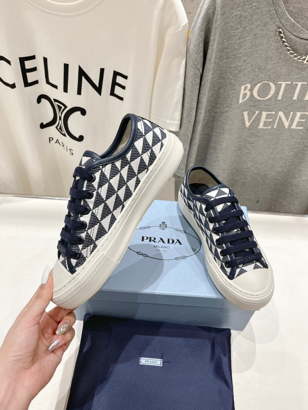PRA PRINTED COTTON SNEAKERS WHITE AND BLACK TRIANGLE CANVAS - 35
