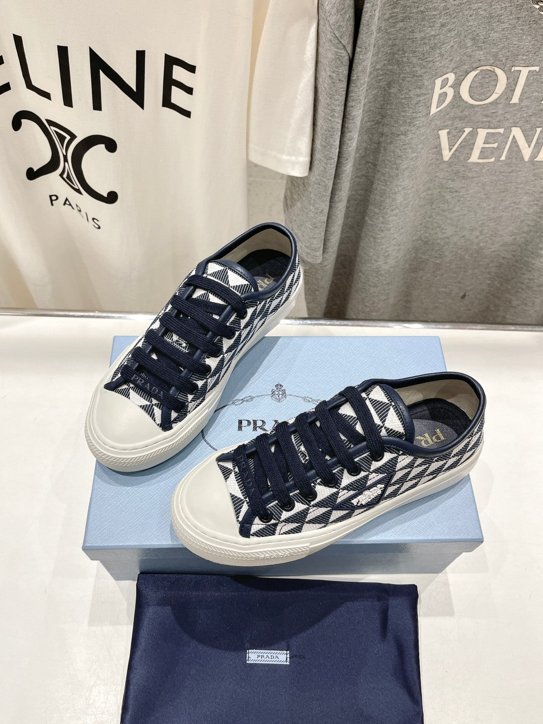 PRA PRINTED COTTON SNEAKERS WHITE AND BLACK TRIANGLE CANVAS - 35