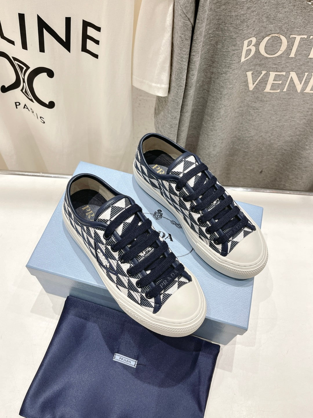 PRA PRINTED COTTON SNEAKERS WHITE AND BLACK TRIANGLE CANVAS - 35
