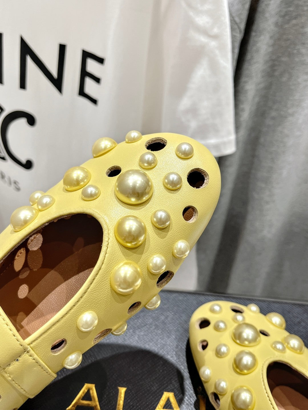 ALAIA PEARL MARY JANE SHOES IN YELLOW CORN LAMBSKIN - 35