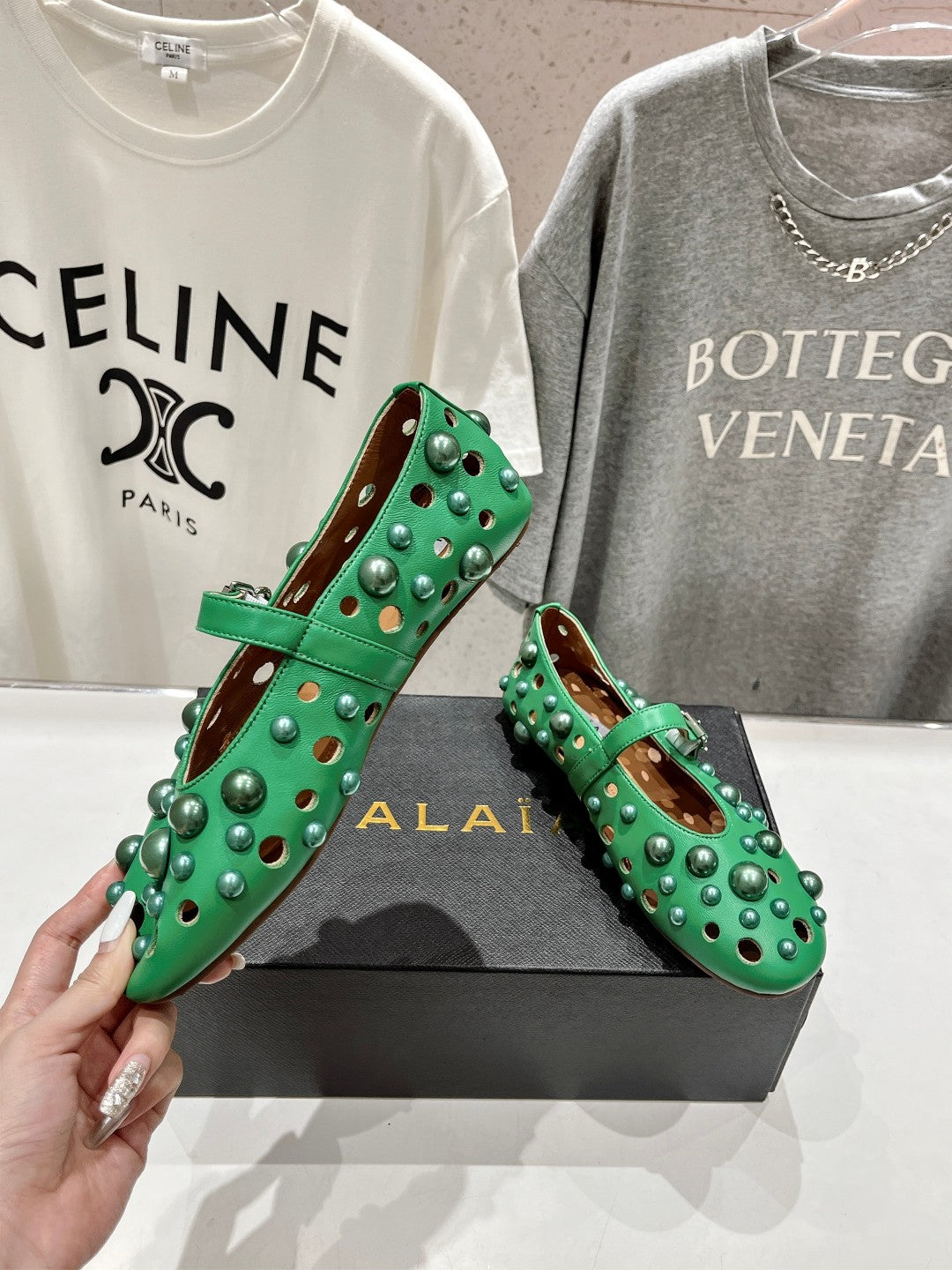 ALAIA PEARL MARY JANE SHOES IN EMERALD GREEN LAMBSKIN - 35