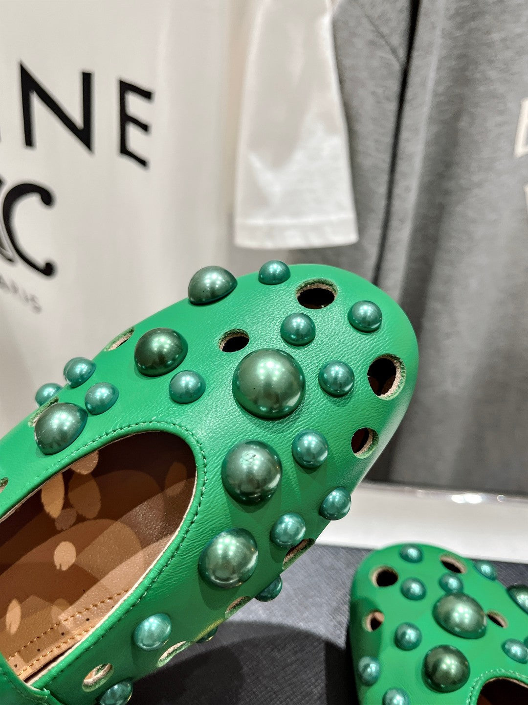 ALAIA PEARL MARY JANE SHOES IN EMERALD GREEN LAMBSKIN - 35