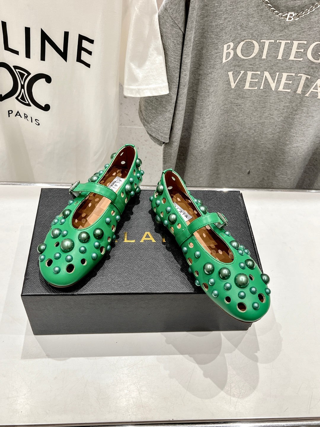 ALAIA PEARL MARY JANE SHOES IN EMERALD GREEN LAMBSKIN - 35