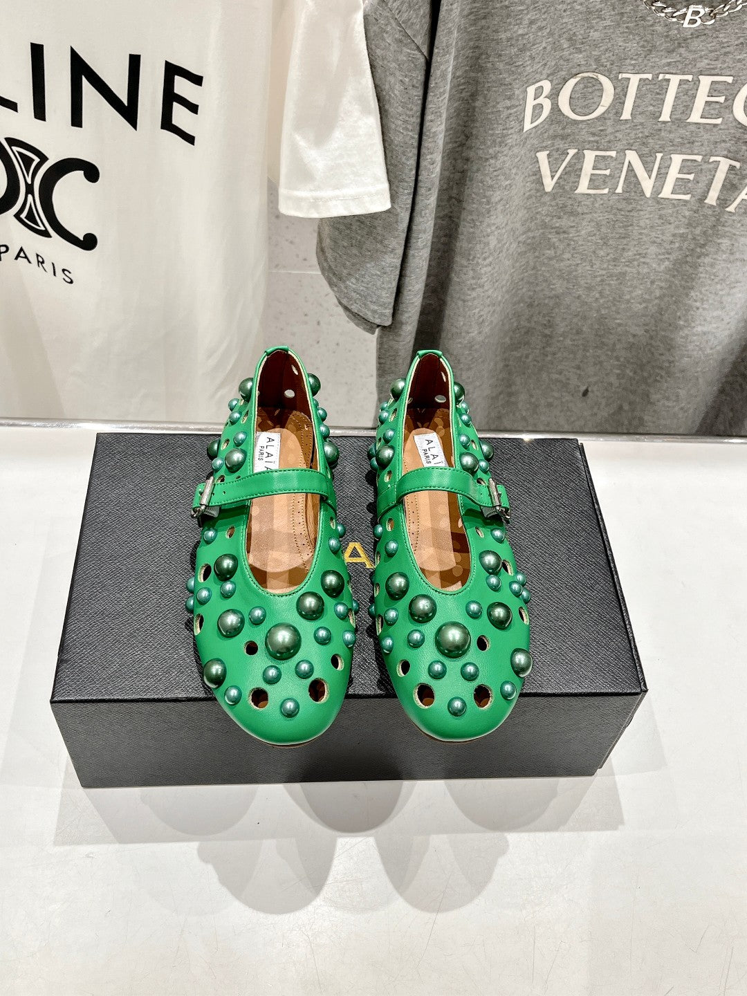 ALAIA PEARL MARY JANE SHOES IN EMERALD GREEN LAMBSKIN - 35