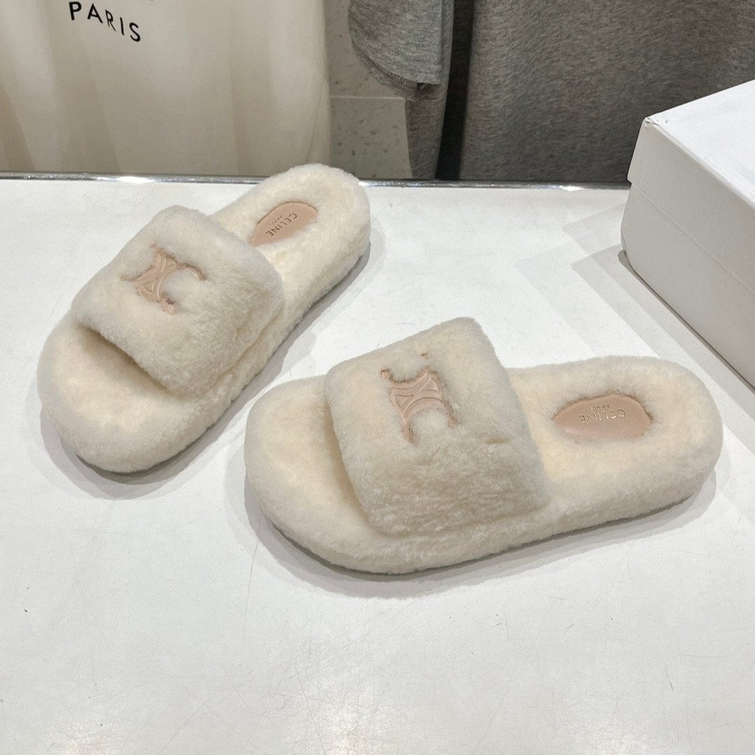 THICK-SOLED SLIPPER IN WHITE LAMB FUR - 35