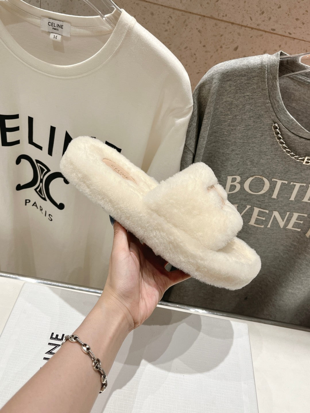 THICK-SOLED SLIPPER IN WHITE LAMB FUR - 35