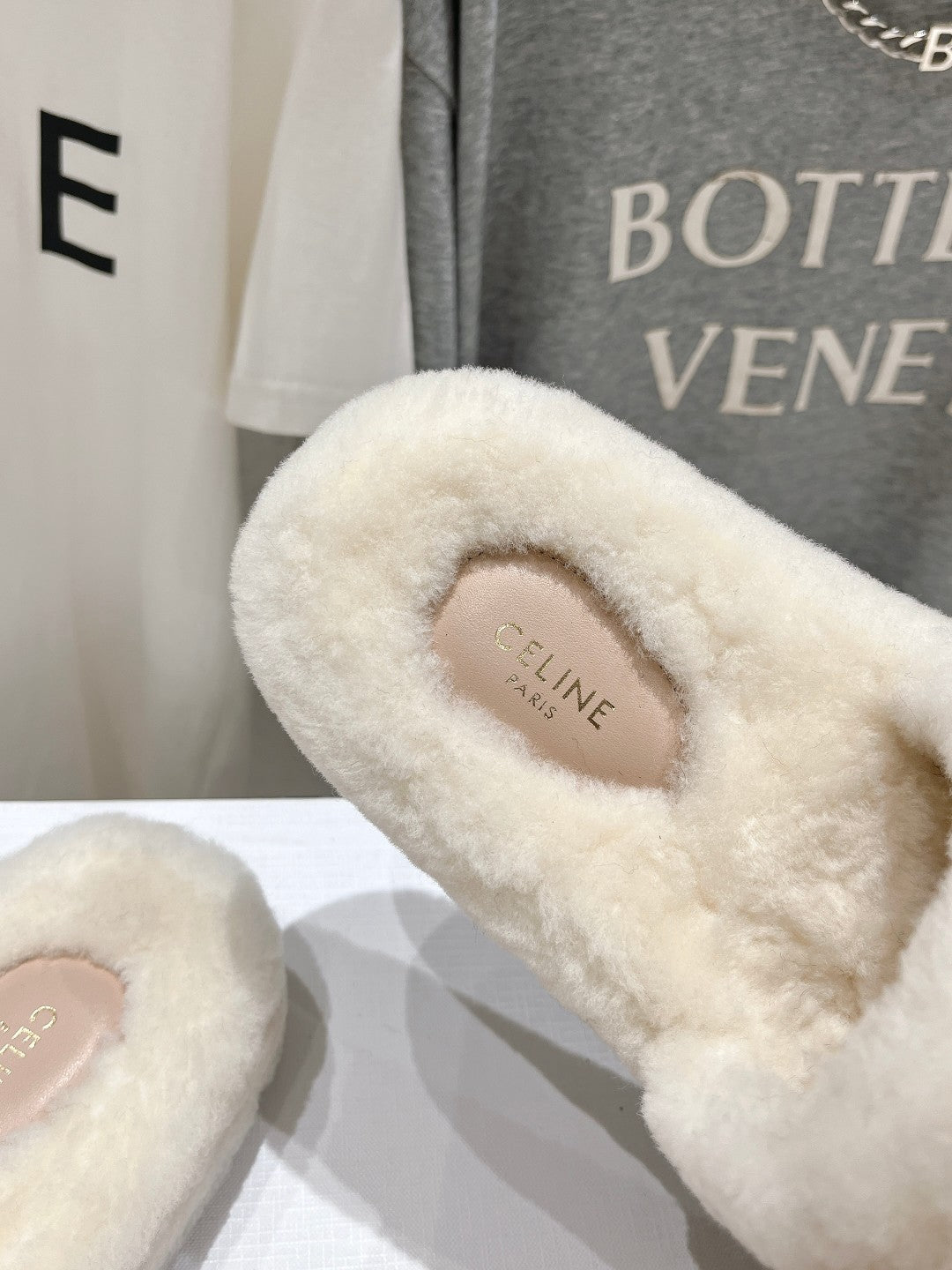 THICK-SOLED SLIPPER IN WHITE LAMB FUR - 35
