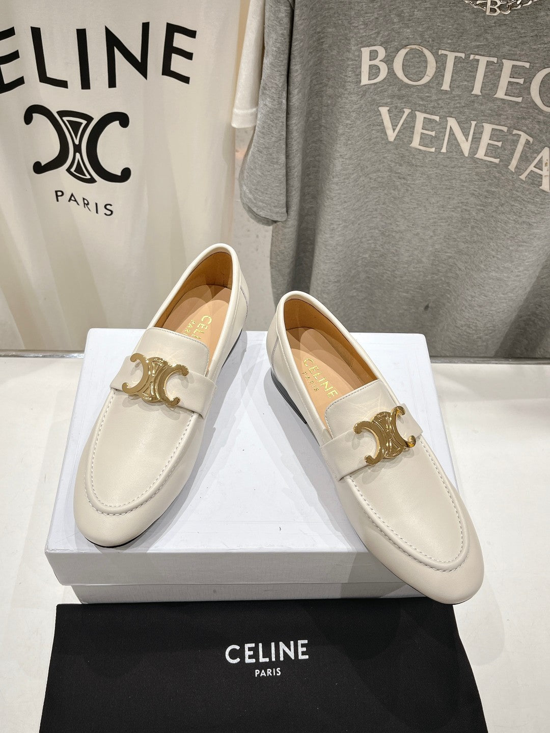 TRIOMPHE LOAFER IN WHITE SMOOTH CALFSKIN GOLD HARDWARE - 35