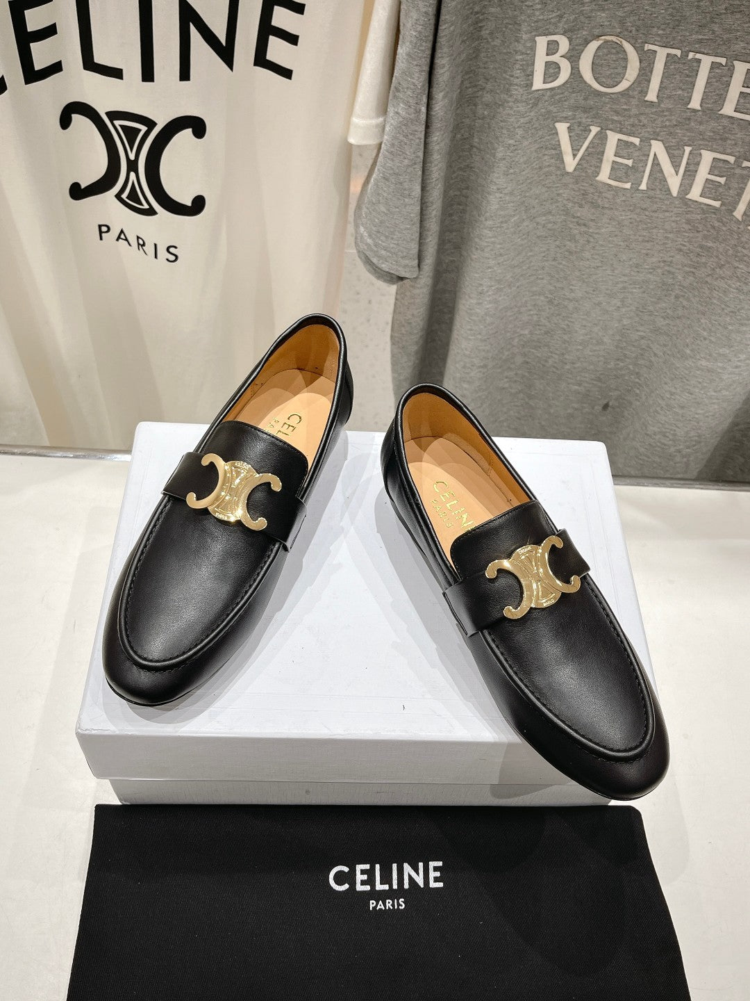 TRIOMPHE LOAFER IN BLACK SMOOTH CALFSKIN GOLD HARDWARE - 35