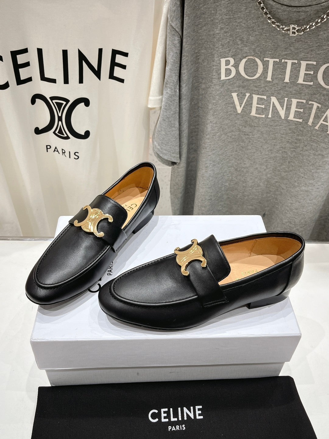 TRIOMPHE LOAFER IN BLACK SMOOTH CALFSKIN GOLD HARDWARE - 35