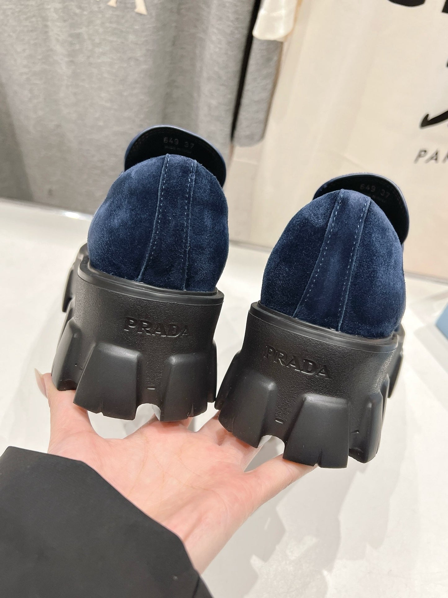 MONOLITH LOAFERS IN NAVY BLUE SUEDE - 35