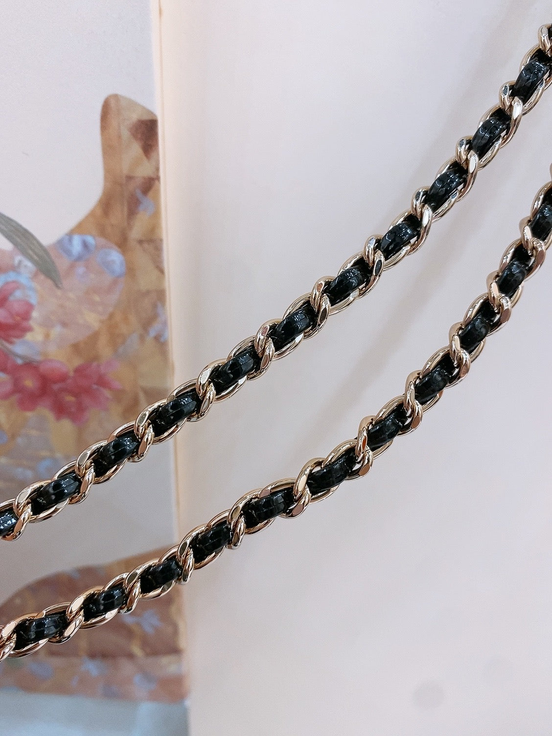 CHAIN BELT IN GOLD METAL INTERWOVEN WITH CALFSKIN STRAPS - 30