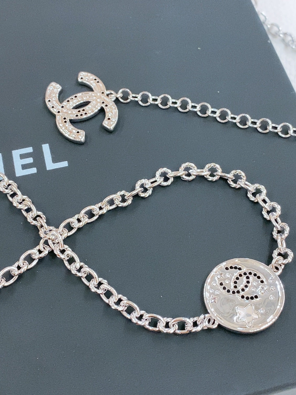 TWISTED CHAIN BELT WITH RHINESTONES AND LOGO PLATE IN SILVER TONE - 30