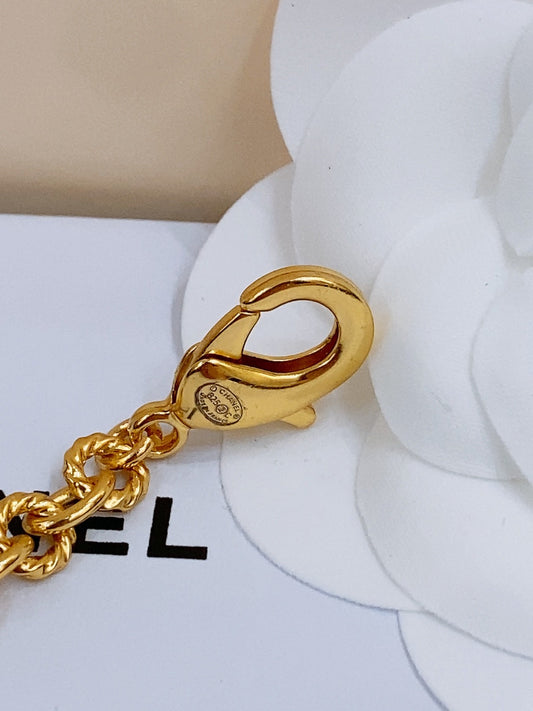 TWISTED CHAIN BELT WITH RHINESTONES AND LOGO PLATE IN GOLD TONE - 30