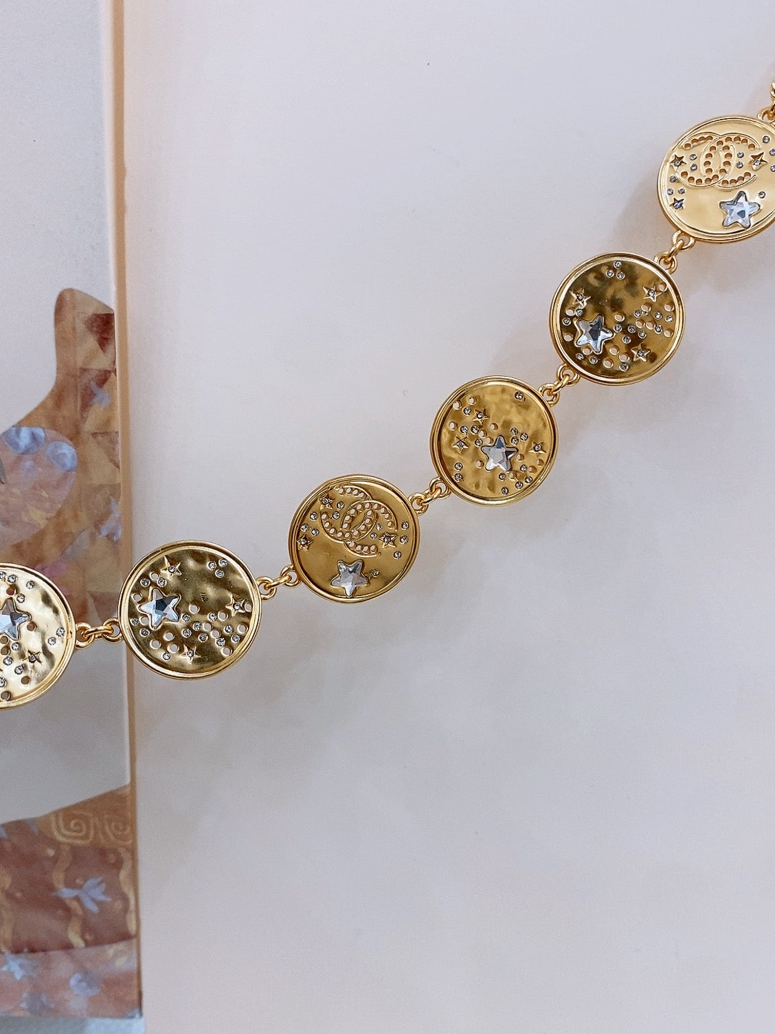 TWISTED CHAIN BELT WITH RHINESTONES AND LOGO PLATE IN GOLD TONE - 30