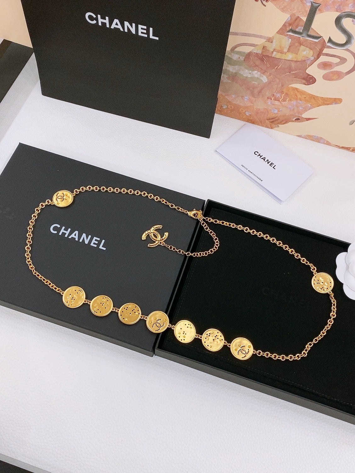 TWISTED CHAIN BELT WITH RHINESTONES AND LOGO PLATE IN GOLD TONE - 30