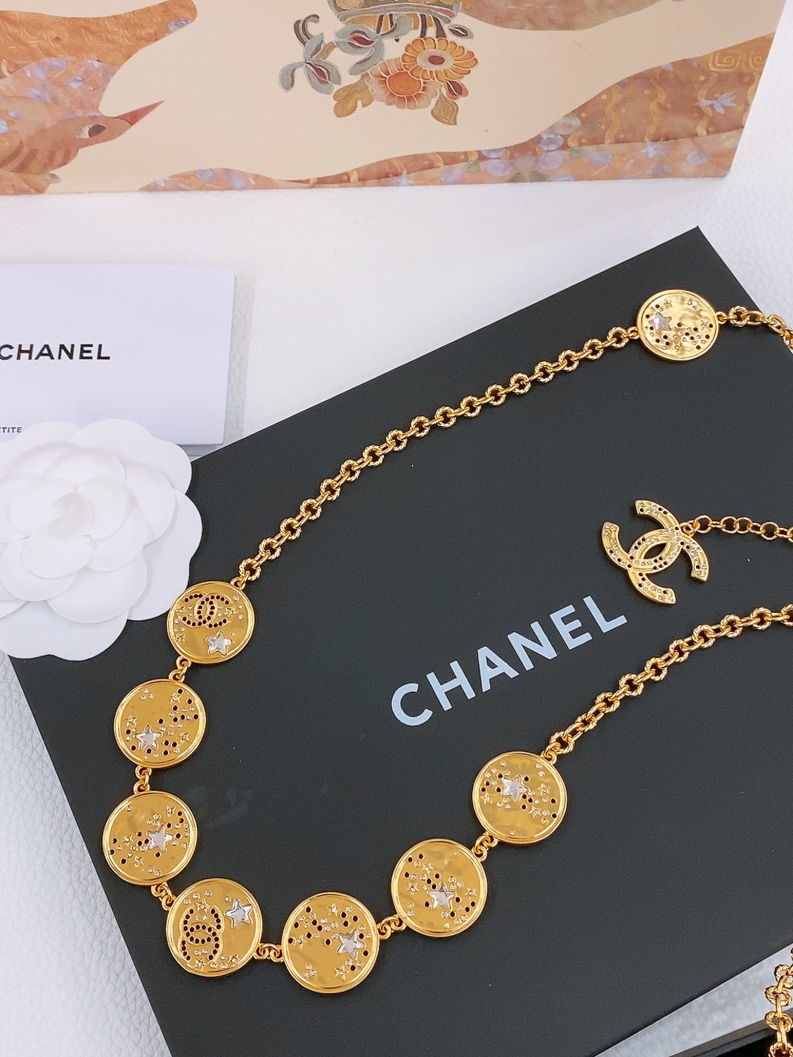TWISTED CHAIN BELT WITH RHINESTONES AND LOGO PLATE IN GOLD TONE - 30