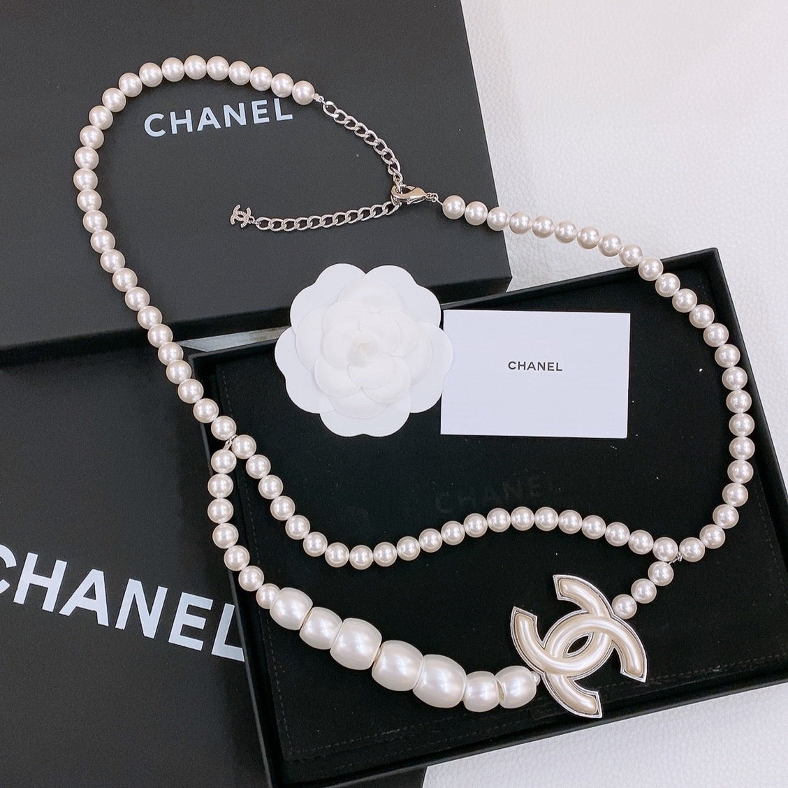 CHAIN BELT IN PEARL AND SILVER METAL - 30