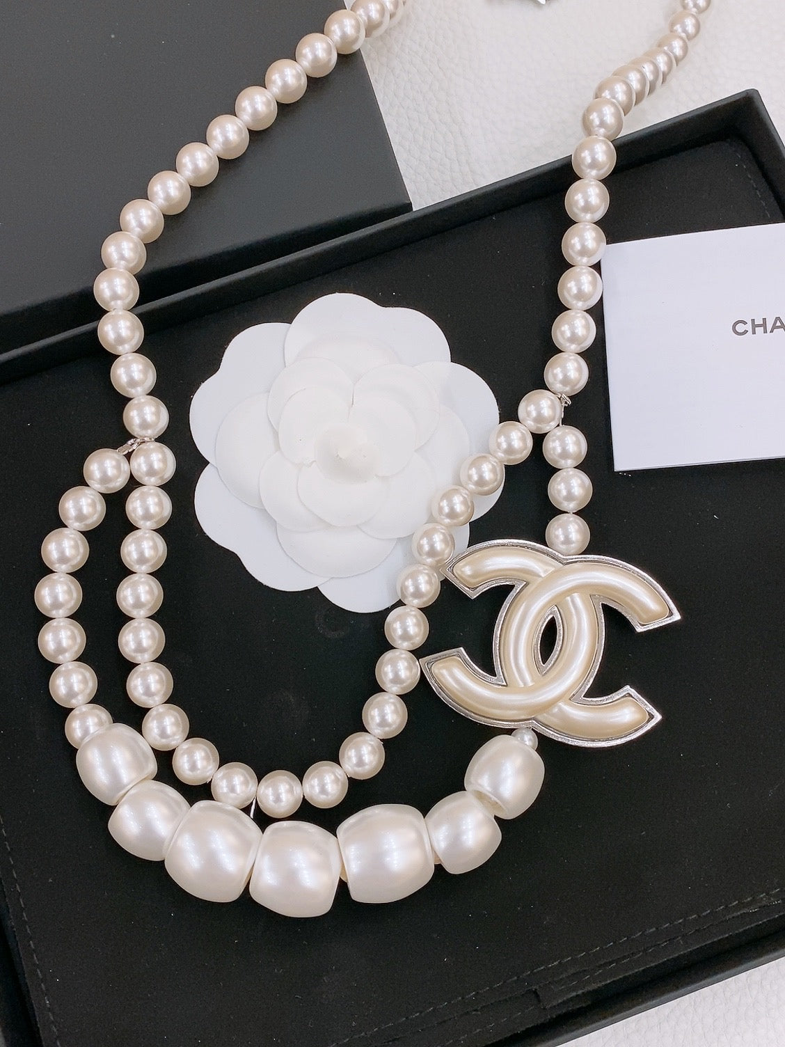 CHAIN BELT IN PEARL AND SILVER METAL - 30