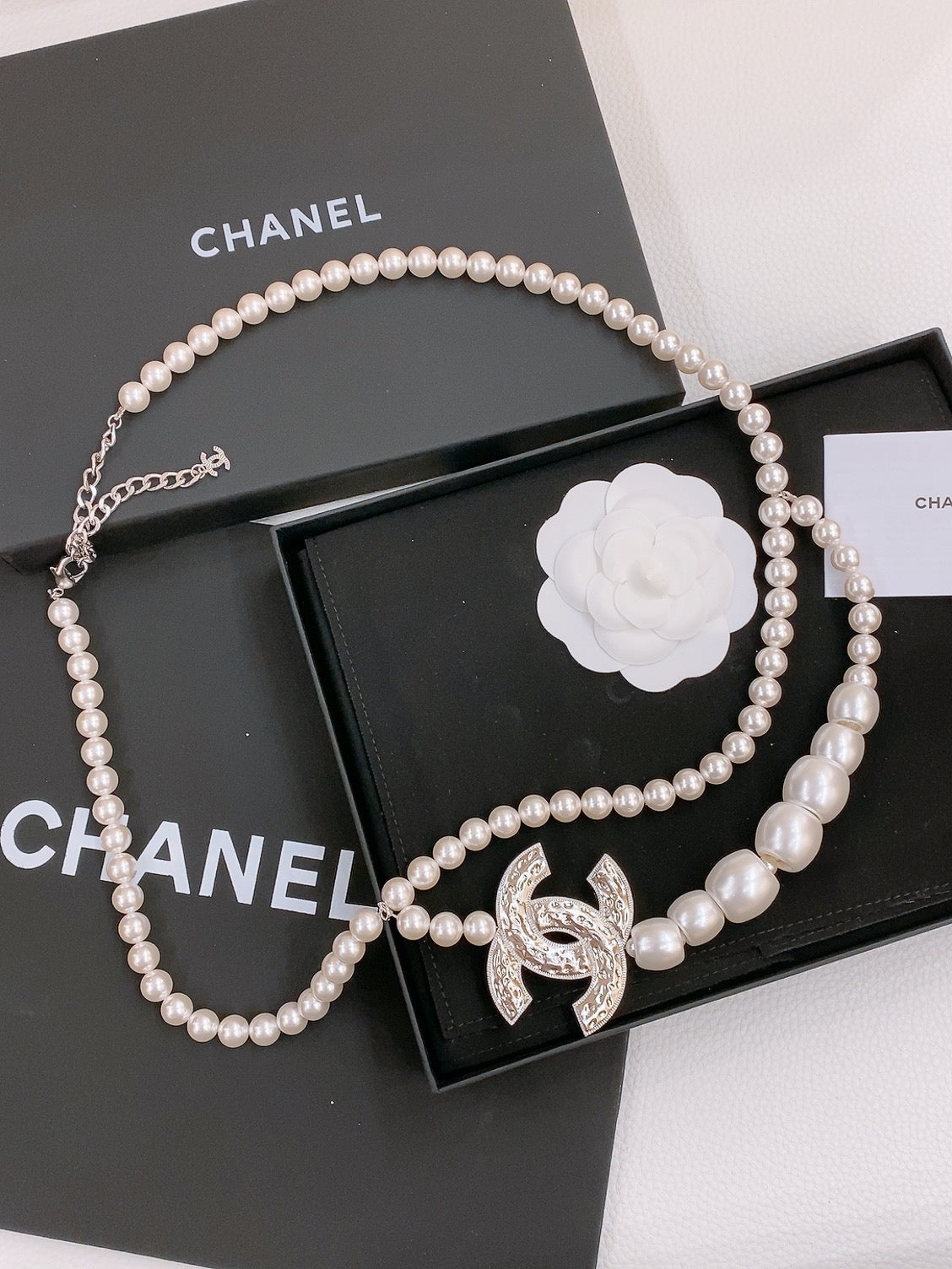 CHAIN BELT IN PEARL AND SILVER METAL - 30