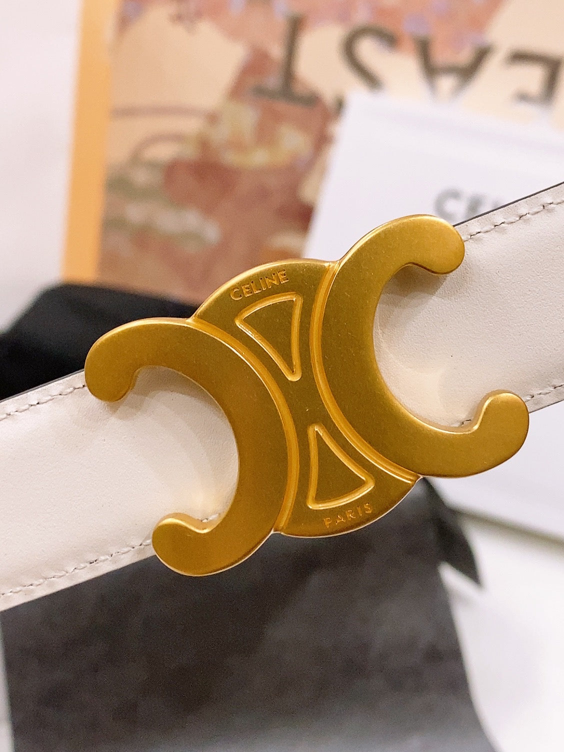 CELINE 25S BELT 25MM REVERSIBLE TRIOMPHE IN WHITE CALFSKIN 565537 - 26 - 28