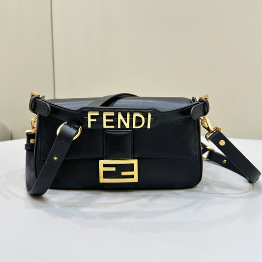 BAGUETTE 27 IN BLACK SMOOTH CALFSKIN GOLD HARDWARE