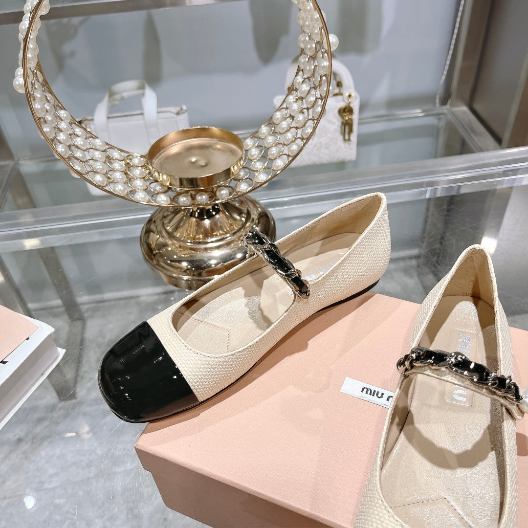 MARY JANE SANDAL CAP TOE BRIGHT CREAM SHEEPSKIN - 35
