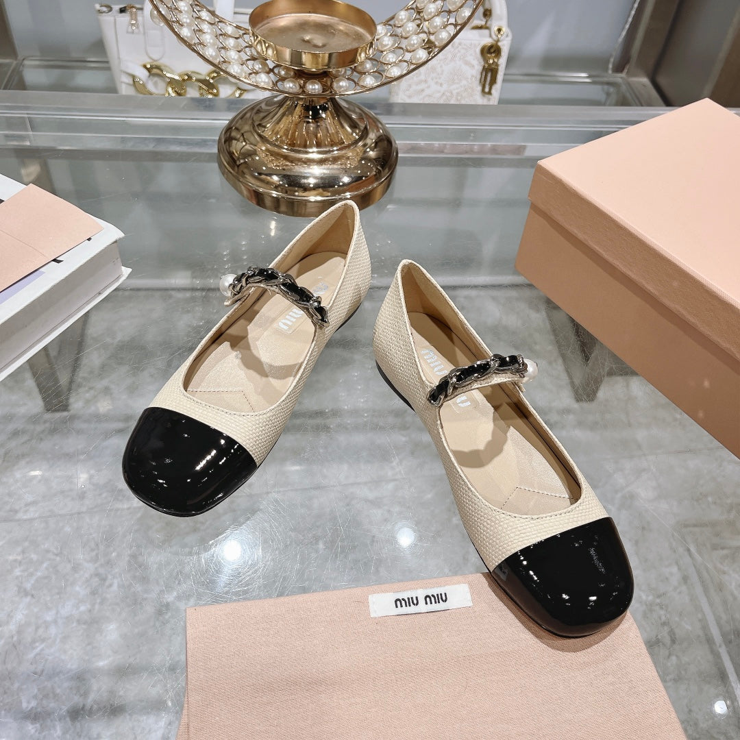 MARY JANE SANDAL CAP TOE BRIGHT CREAM SHEEPSKIN - 35