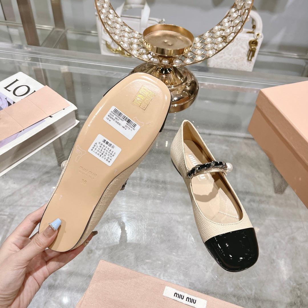 MARY JANE SANDAL CAP TOE BRIGHT CREAM SHEEPSKIN - 35