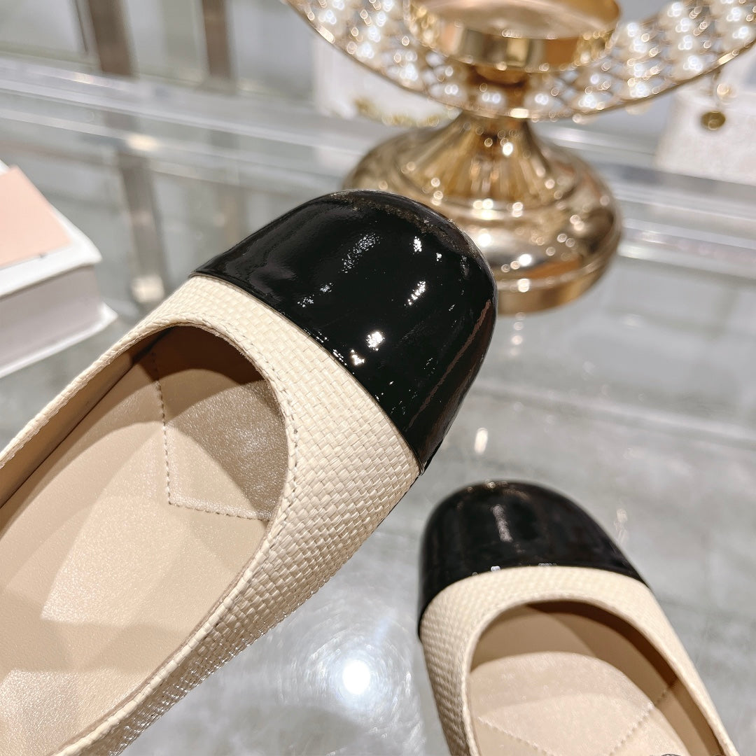 MARY JANE SANDAL CAP TOE BRIGHT CREAM SHEEPSKIN - 35