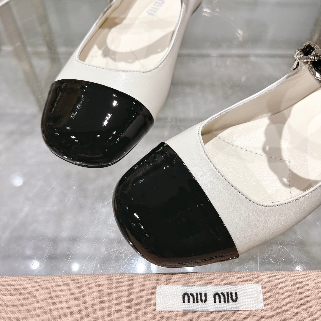 MARY JANE SANDAL CAP TOE WHITE SHEEPSKIN - 35