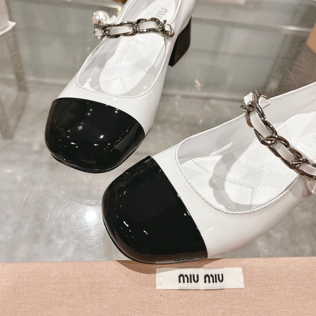 MARY JANE SANDAL CAP TOE WHITE SHEEPSKIN - MID HEEL - 35