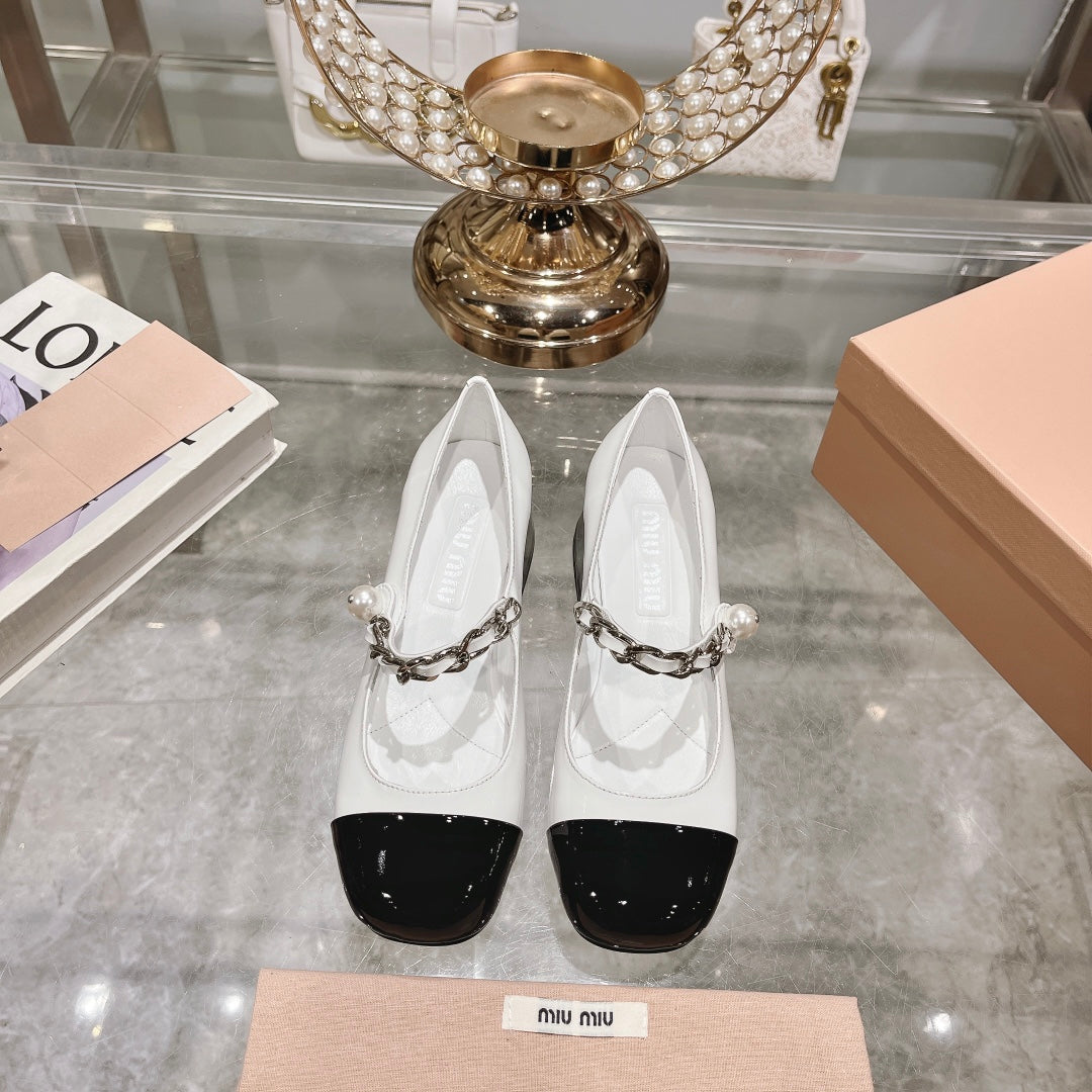 MARY JANE SANDAL CAP TOE WHITE SHEEPSKIN - MID HEEL - 35