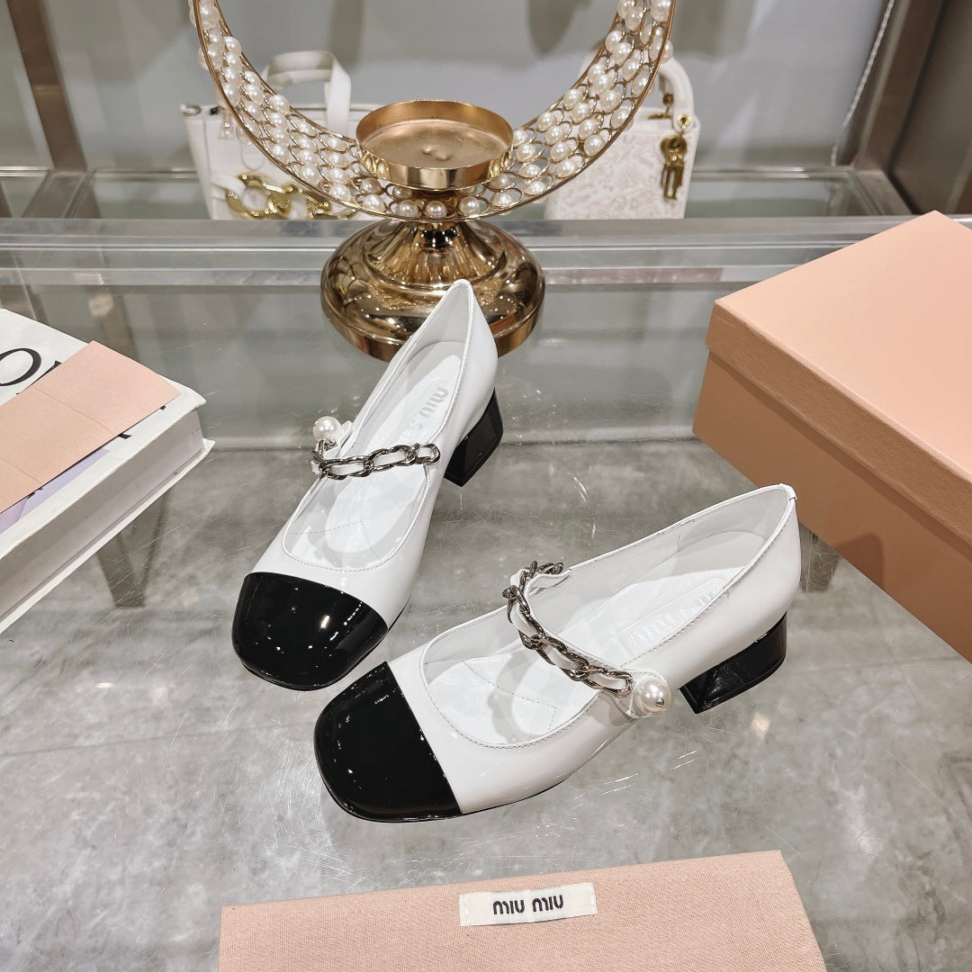MARY JANE SANDAL CAP TOE WHITE SHEEPSKIN - MID HEEL - 35