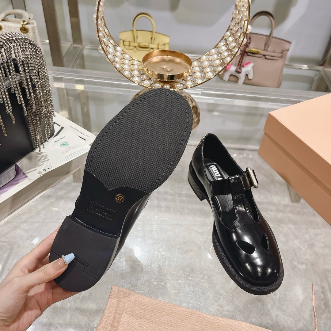 SANDAL BLACK COWHIDE WITH STYLIZED T-STRING - 35
