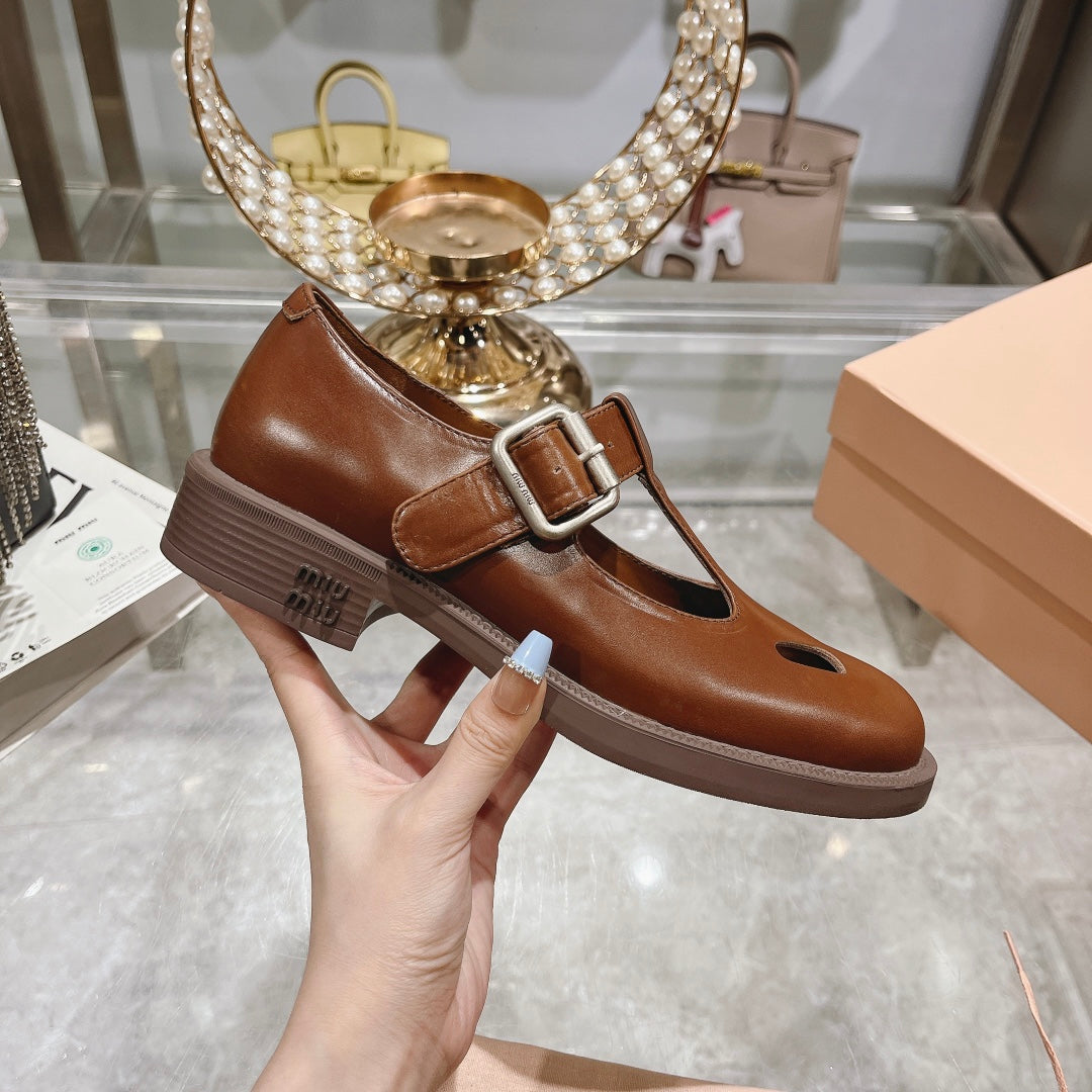 SANDAL CHESTNUT COLOR COWHIDE WITH STYLIZED T-STRING - 35