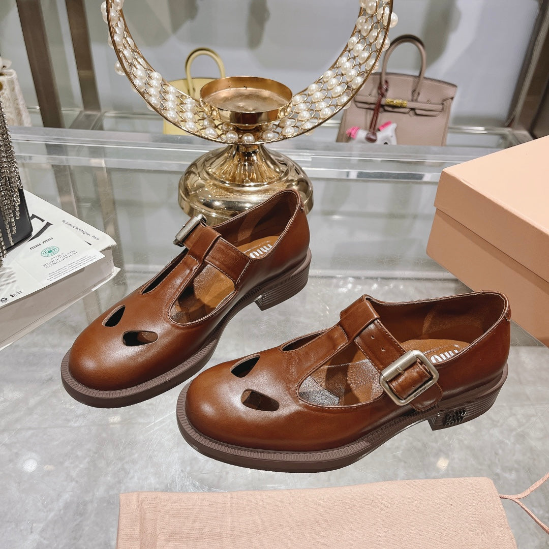 SANDAL CHESTNUT COLOR COWHIDE WITH STYLIZED T-STRING - 35