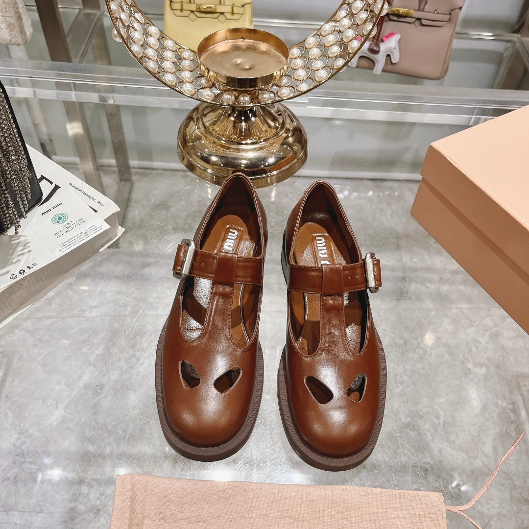 SANDAL CHESTNUT COLOR COWHIDE WITH STYLIZED T-STRING - 35