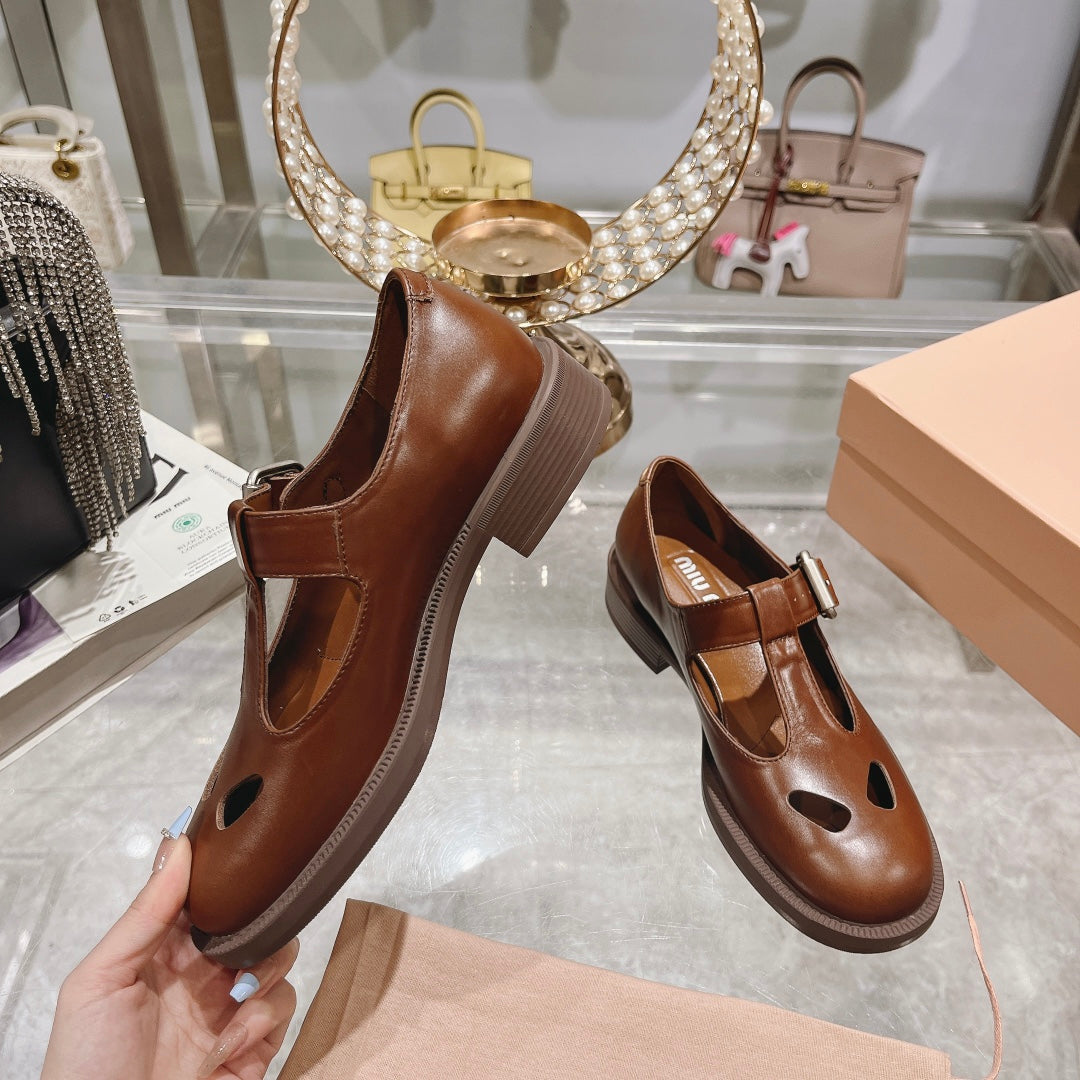 SANDAL CHESTNUT COLOR COWHIDE WITH STYLIZED T-STRING - 35