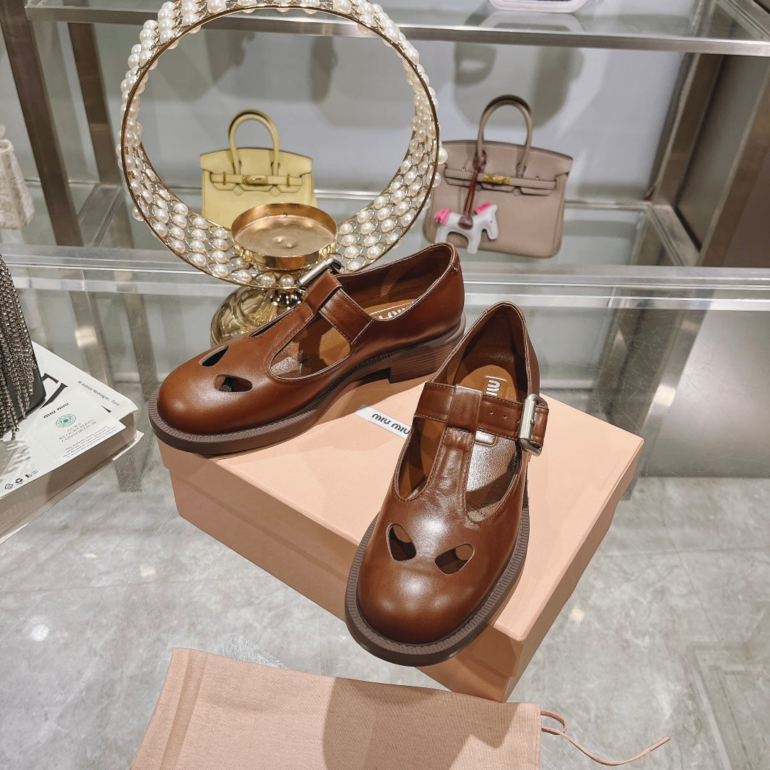 SANDAL CHESTNUT COLOR COWHIDE WITH STYLIZED T-STRING - 35