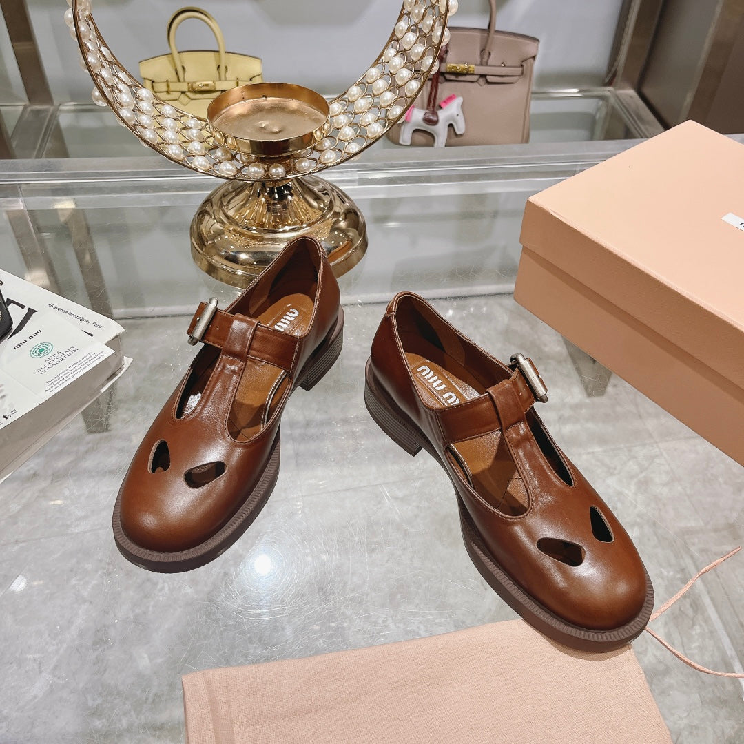 SANDAL CHESTNUT COLOR COWHIDE WITH STYLIZED T-STRING - 35