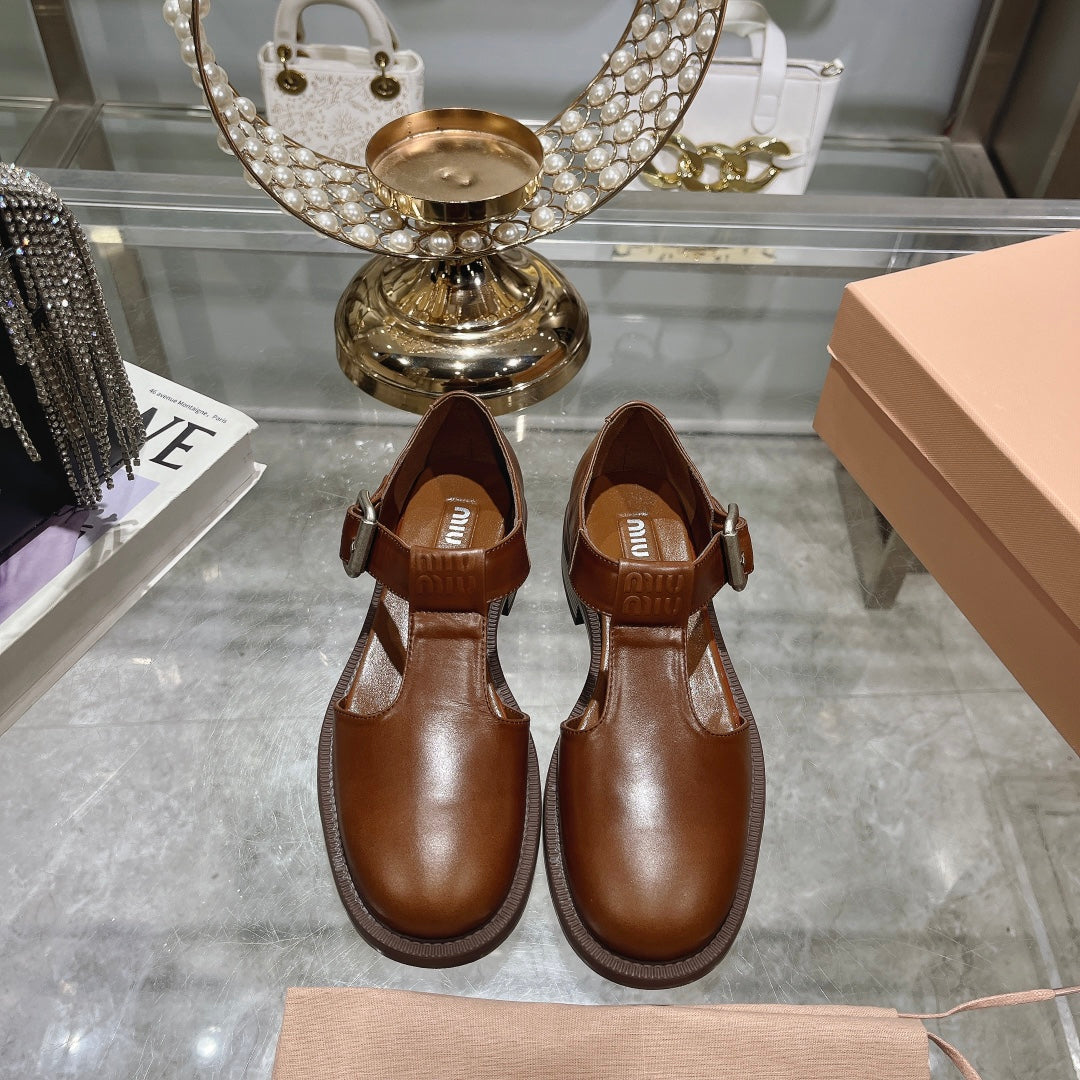 Sandal Chestnut Cowhide With T-string - 35